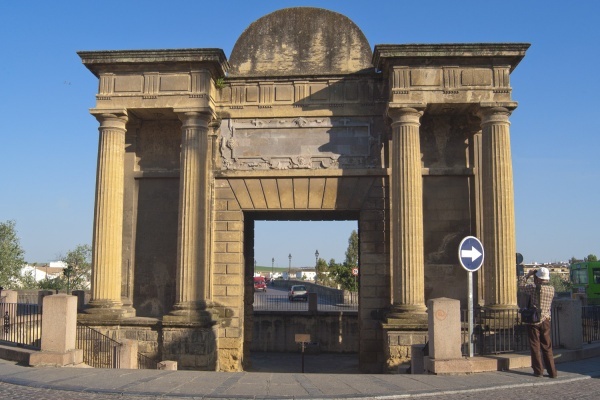Puerta de la Puente © Michelle Chaplow