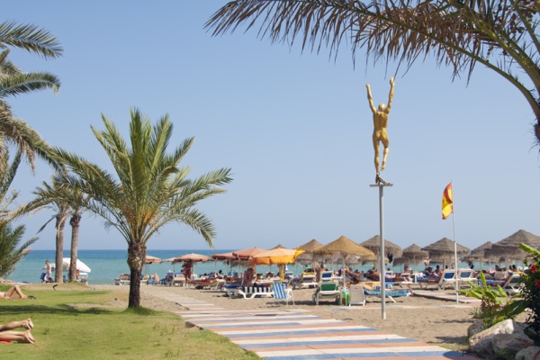 Those wonderful long days on the beach  © Michelle Chaplow