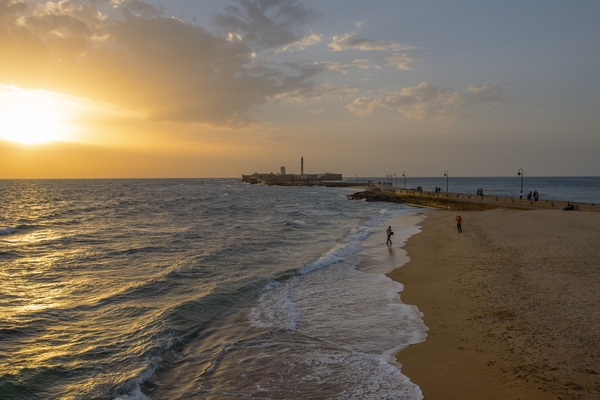 Take a Bond Movie Sunset stroll to the Castle of San Sebastián — pure Cádiz magic