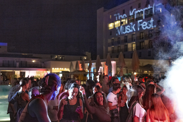 Poolside at the Kimpton Musik fest