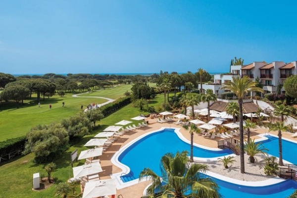 clear, sunny views over the golf course © Booking.com/Precise Resort El Rompido