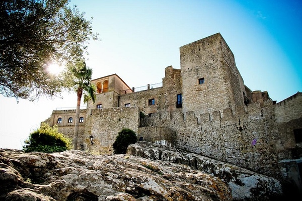  Castle walls in the sun © Booking.com / TUGASA Hotel Castillo de Castellar