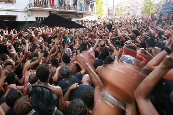 Cascamorras waving the flag in Baza. Phot courtesy Baza Town H