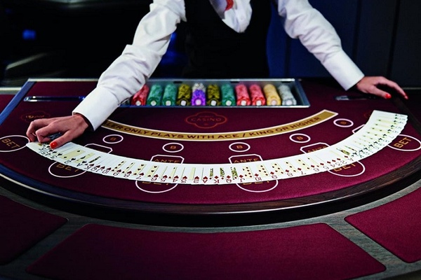 Laying down the cards © Booking.com / Sunborn Gibraltar