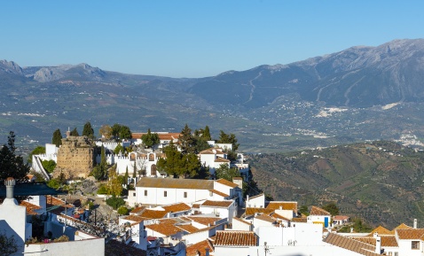 One of the highest white villages in Andalucía at 739 metres above sea level, Comares can be spied for miles around, rising high above the surrounding countryside and resembling a natural extension to the craggy rock face © Michelle Chaplow