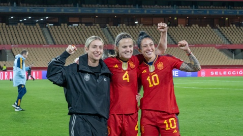 Alexia Putellas, Irene Paredes & Jenny Hermoso celebrating the 2023-24 UEFA Nations League © Andres Lopez Sheridan