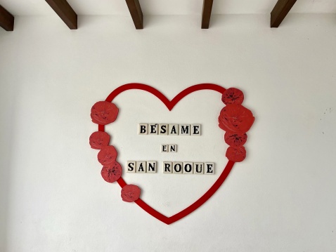 Bésame en San Roque, Kiss me in San Roque in the Plaza de Armas © Michelle Chaplow