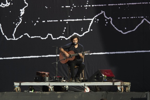 José González mellowed out the crowd with his indie-folk tunes played on the acoustic guitar. © Oscar L Tejeda