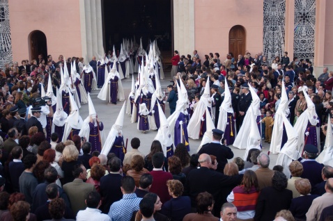 The “Nazarenos” are the members of the “cofradías” who participate in the processions. © Michelle Chaplow