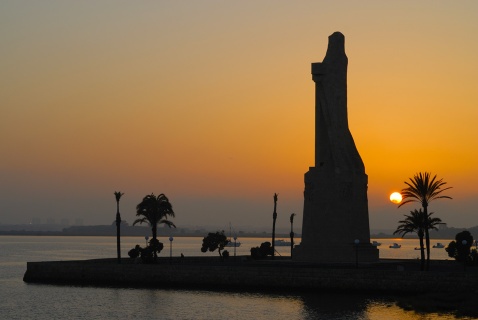 Monument to Discoverer Faith (c) Michelle Chaplow
