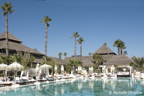A 2007 photo of Laguna Village in Estepona shows the pool at Puro Beach Club, the entrace area was formerly a boutique shopping centre offering luxury and designer brands. © Michelle Chaplow