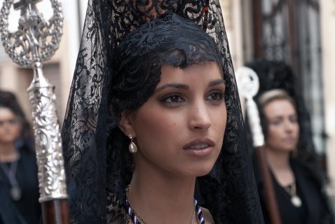 Manola - Lady wearing a black mantilla (long lace veil), black dress and crucifix necklace, black gloves and shoes, and carrying a rosary © Michelle Chaplow