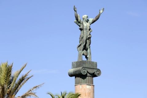 One of Puerto Banus' landmarks is the statue that stands in the middle of the roundabout at the coastal end of Avenida de Nacionales Unidas. The statue, called 'La Victoria' is built of bronze and copper and stands on top of a 26m (85ft) tall column of granite. It was designed by the famous Georgian sculptor, Zurab Tsereteli, and gifted to Puerto Banus in 1994 by the Mayor of Moscow. © Michelle Chaplow