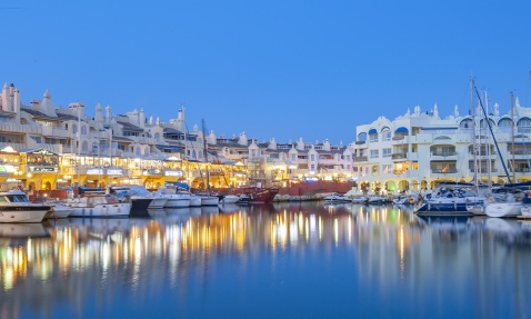 Benalmadena port, shopping, dancing and alfresco dining by moonlight. © Michelle Chaplow