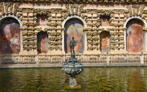 The pond of Mercury in The Alcazar of Seville © Michelle Chaplow