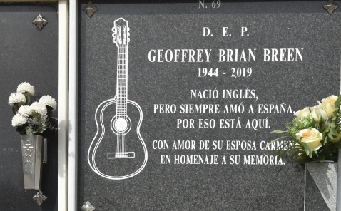 The Grave of Geffrey Brian Breen, he was born English, but he always loved Spain, that's why he's here. with love from his wife Carmen in tribute to his memory © Michelle Chaplow