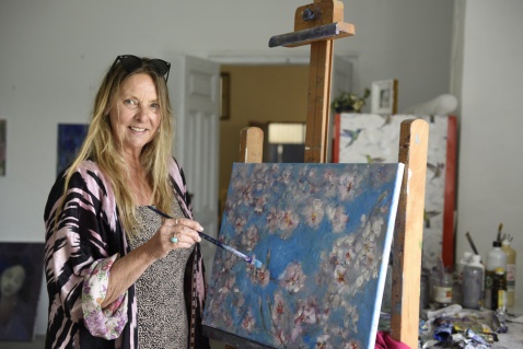 Christine Spencer-Green inspired by nature, at home in her Gaucin Studio © Michelle Chaplow