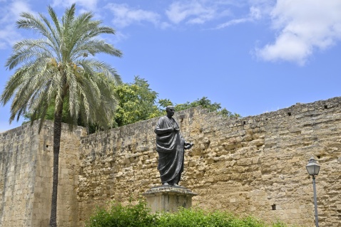 Statue of the Roman philosopher Seneca near Puerta de Almodóvar and the ancient city walls of Córdoba, Spain — a tribute to one of the city’s most renowned historical figures. © Michelle Chaplow