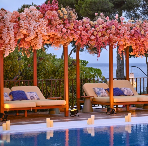 The placement of the flowers, for the opening, took a team of 20 florists  over 500 hours.© Michelle Chaplow