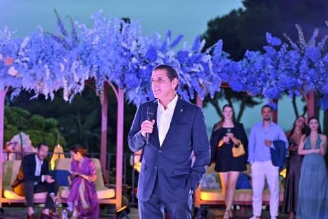 Jorge Manzur GM of Don Carlos, opening the party © Michelle Chaplow