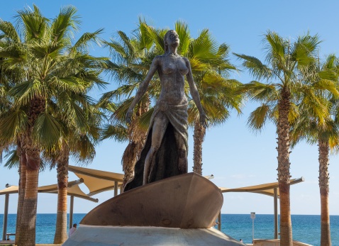 "Mediterranea" statue by Luis Reyes in Plaza Teresa Zabell, Fuengirola  © Michelle Chaplow