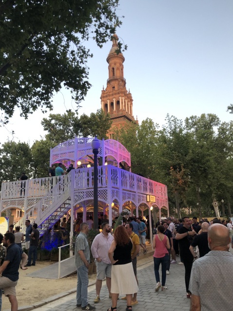 Pavilion bar at Icónica Fest, Plaza de España. © Fiona Flores Watson