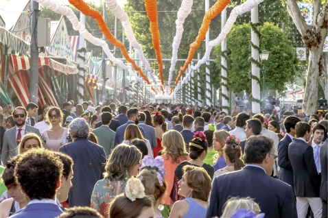 The whole town is out and about enjoying the April sunshine, dressed in their finery, so if you don't have a traditional outfit, think about what you would wear as a guest at a wedding or special occasion and that will work perfectly.