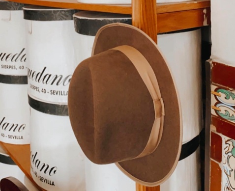 A timelessly stylish hat © Maquedano