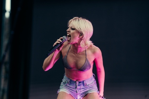 Amy, lead singer from Australian punk rockers Amyl and the Sniffers. © Sharon Lopez Amy, lead singer from Australian punk rockers Amyl and the Sniffers. © Sharon Lopez