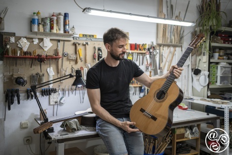 "We are not only making a musical instrument with exquisite sound quality; we are also making a work of art, a unique product with handmade marquetry, all of which has been designed and manufactured in our workshop".  Diego Cabeza © Fernando Rojas