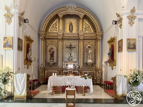 The ornate altar La iglesia parroquial de Santo Domingo de Guzmán The ornate altar La iglesia parroquial de Santo Domingo de Guzmán © Michelle Chaplow