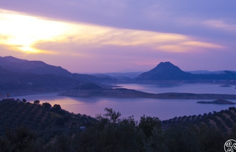 Lakeside sunsets from Iznajar © Michelle Chaplow