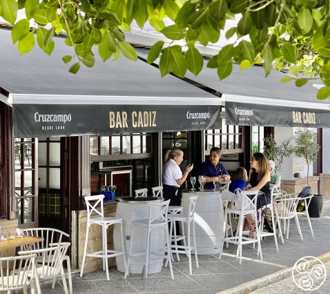 Bar Cadiz, situation in the Plaza De España Bar Cadiz, situation in the Plaza De España