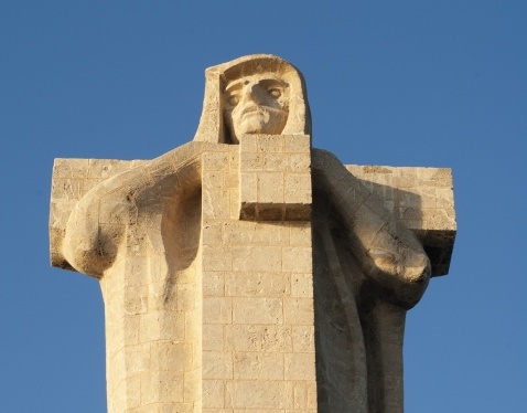 American sculptor Gertrude Vanderbilt Whitney's 37-metre Colon Cubist statue. © Michelle Chaplow
