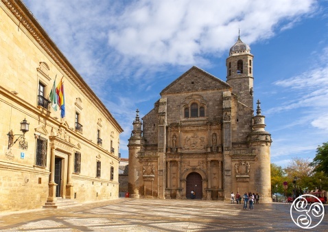 Palacio de las Cadenas and Capilla del Salvador in Plaza de Vazquez de Molina. © Michelle Chaplow