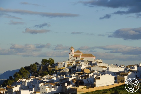 The white village of Alozaina © Michelle Chaplow