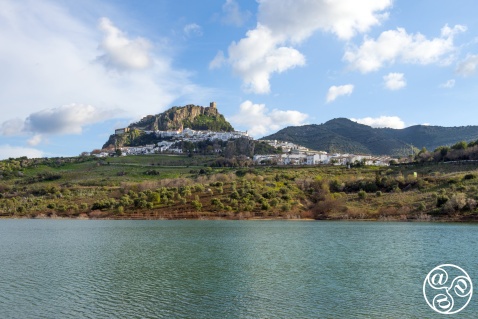 Amidst the sparkling reservoir and rugged terrain, Zahara de la Sierra exudes cinematic grandeur. © Michelle Chaplow 