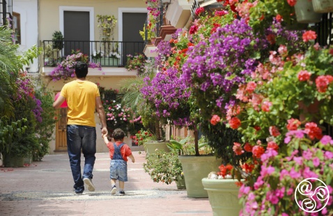 Estepona's charming old town, where vibrant flowers bloom around every corner © Michelle Chaplow