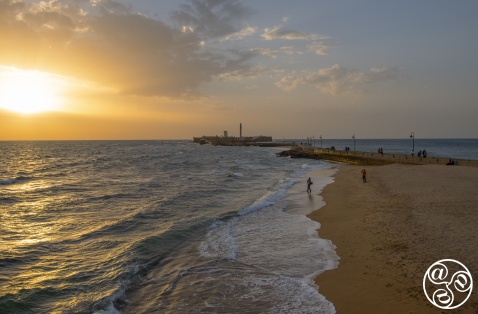 Take a Bond Movie Sunset stroll to the Castle of San Sebastián — pure Cádiz magic
