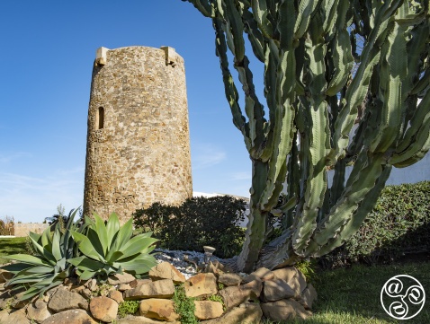 The "newer" beachfront Torre Vigia Arroyo Vaquero, Estepona © Michelle Chaplow