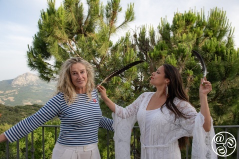 Sian Faber, an artist residing in the white village of Gaucin, paints with quills from the indigenous Griffon Vulture to capture the movement and emotion of Flamenco in her artwork. © Michelle Chaplow   