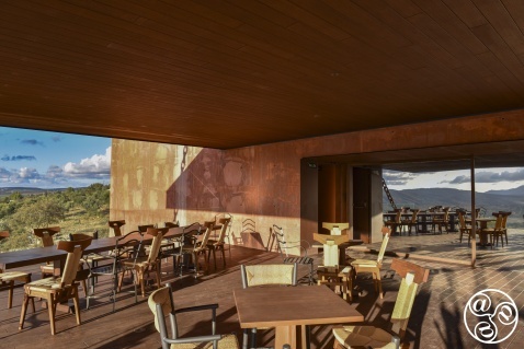 This level seems to float above the landscape, offering panoramic views of the Sierra de Grazalema and the Serranía de Ronda. This level seems to float above the landscape, offering panoramic views of the Sierra de Grazalema and the Serranía de Ronda. © Michelle Chaplow