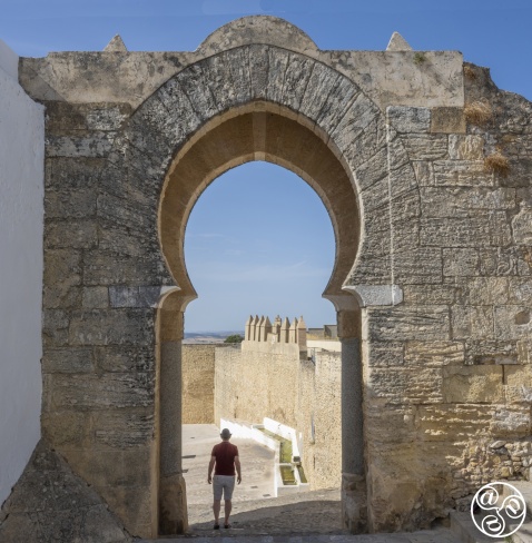Arco de la Pastora (Arch of the Shepherdess), Medina Sidonia © Michelle Chaplow
