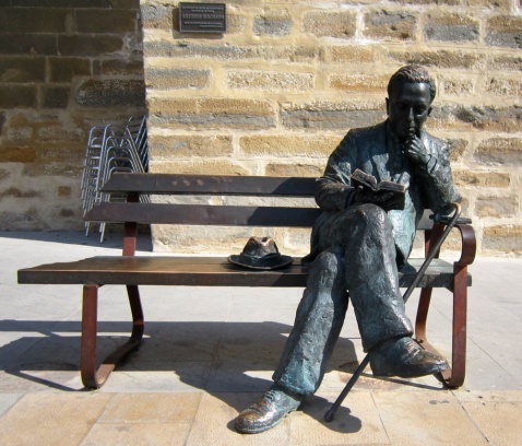 Antonio Machado statue in Baeza © Andrew Edwards