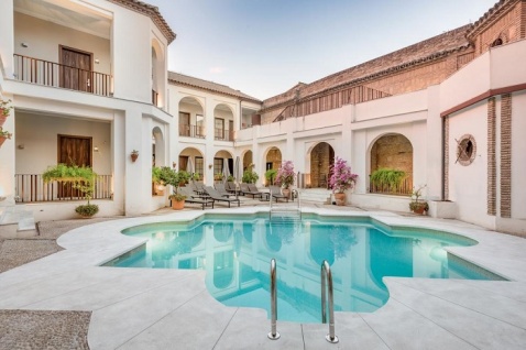 Beautiful central courtyard © Booking.com / NH Collection Amistad Córdoba