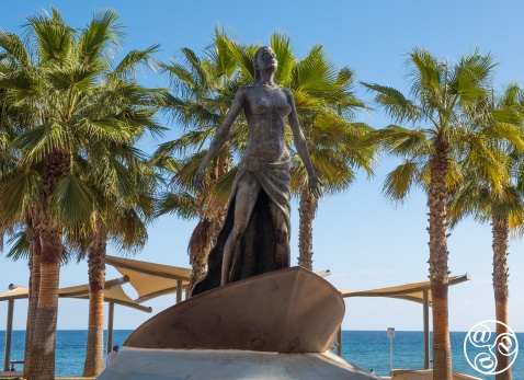 "Mediterranea" statue by Luis Reyes in Plaza Teresa Zabell, Fuengirola  © Michelle Chaplow