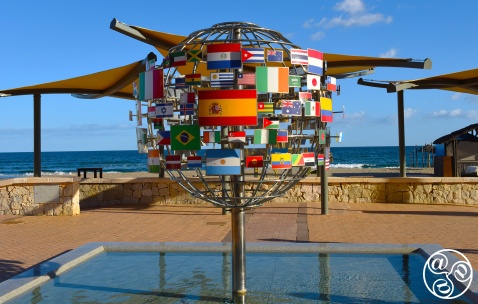Fuente de la plaza de las naciones - Fountain in the Plaza de las Naciones © Michelle Chaplow