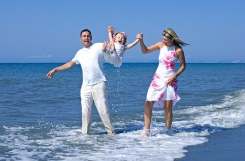 Family enjoying time together at the beach © iStock