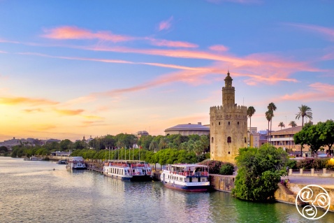 The Torre del Oro (Golden Tower), which dominates the banks of the river Guadalquivir © istockphoto