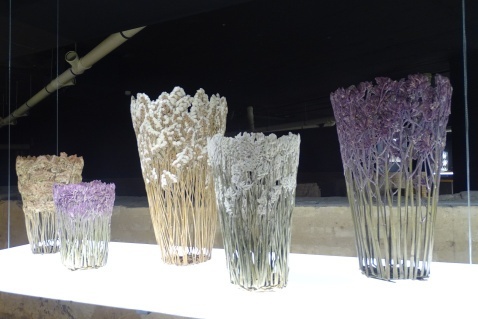 Shannon Clegg moulds flowers into sculptures. Shannon Clegg moulds flowers into sculptures. © Fiona Flores-Watson